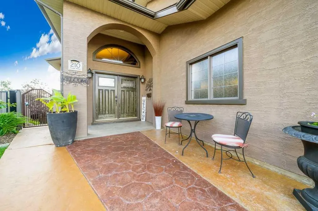 210 Vista Close SE Medicine Hat AB T1B 0C4