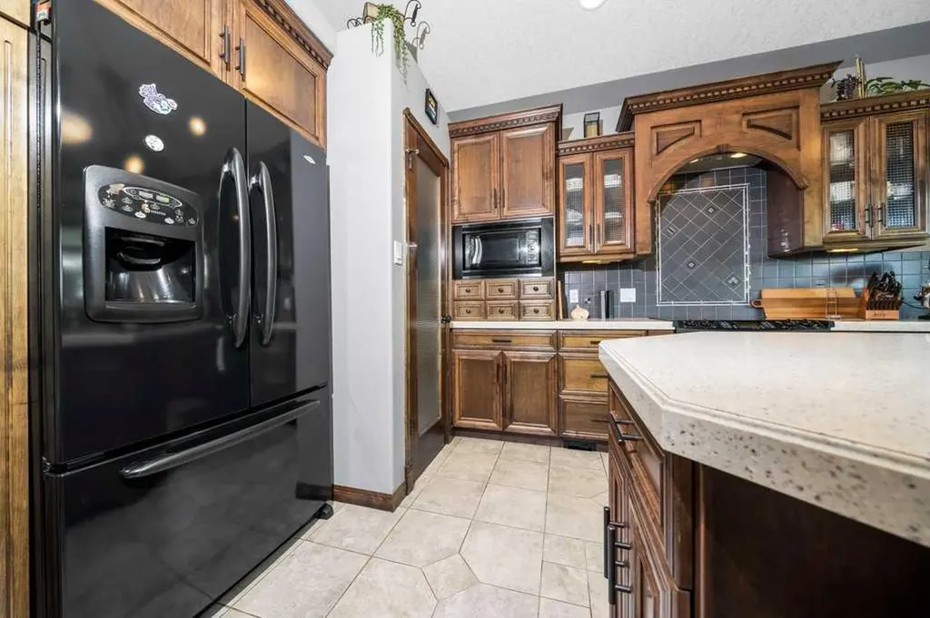 210 Vista Close SE Medicine Hat AB T1B 0C4