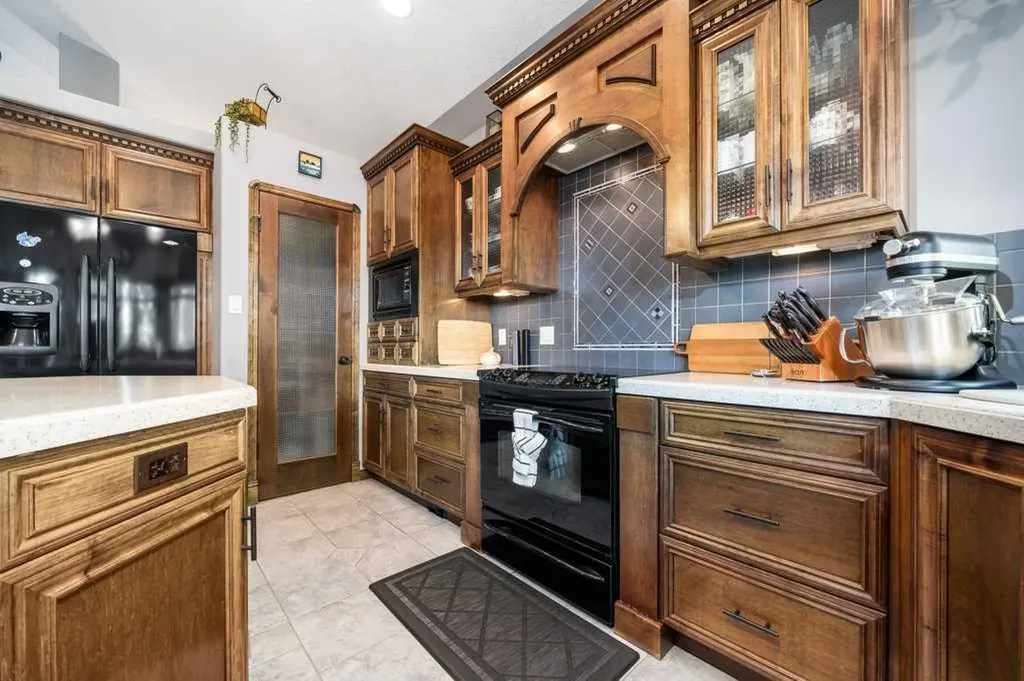 210 Vista Close SE Medicine Hat AB T1B 0C4