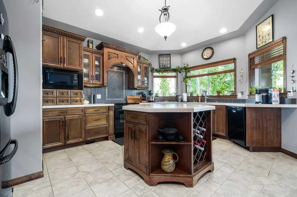 210 Vista Close SE Medicine Hat AB T1B 0C4
