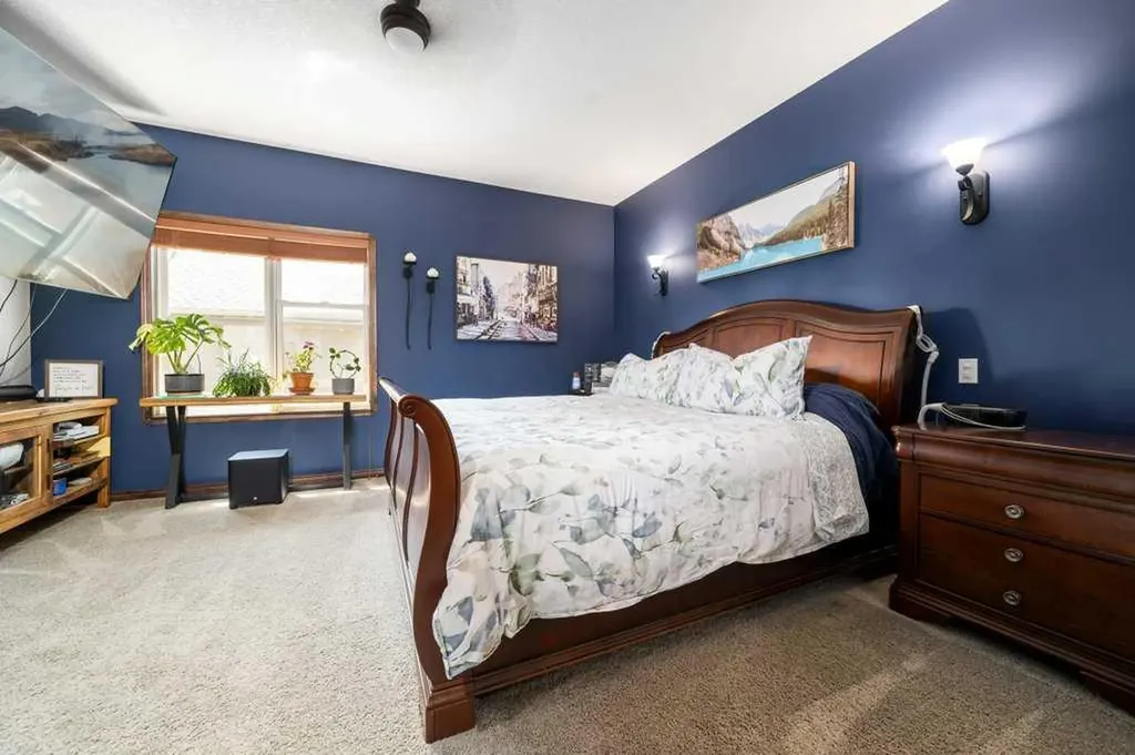 210 Vista Close SE Medicine Hat AB T1B 0C4