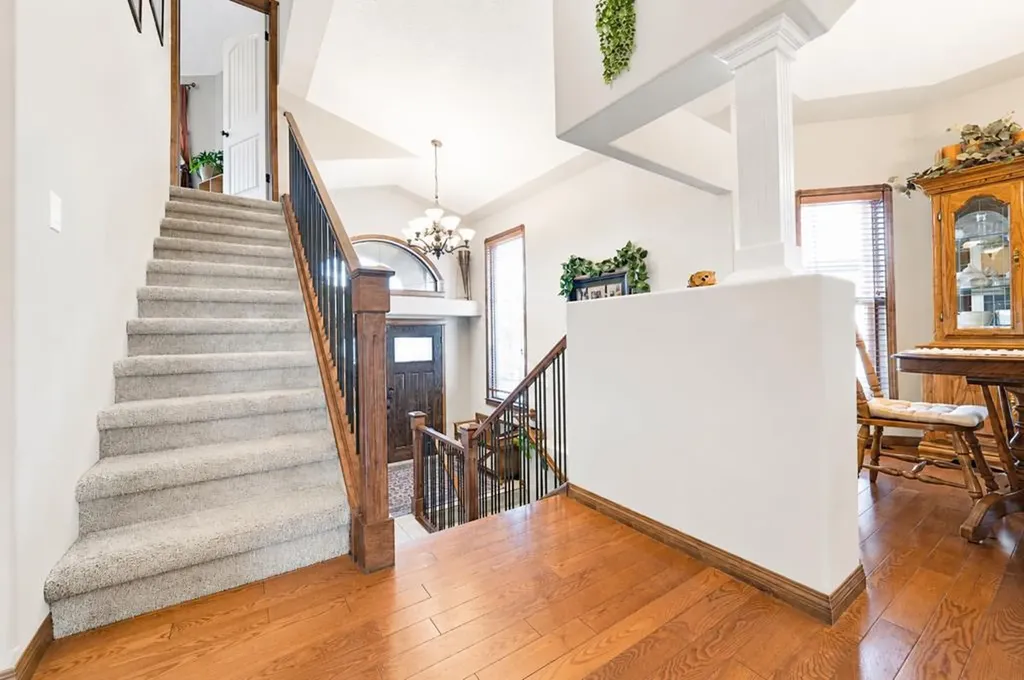 210 Vista Close SE Medicine Hat AB T1B 0C4