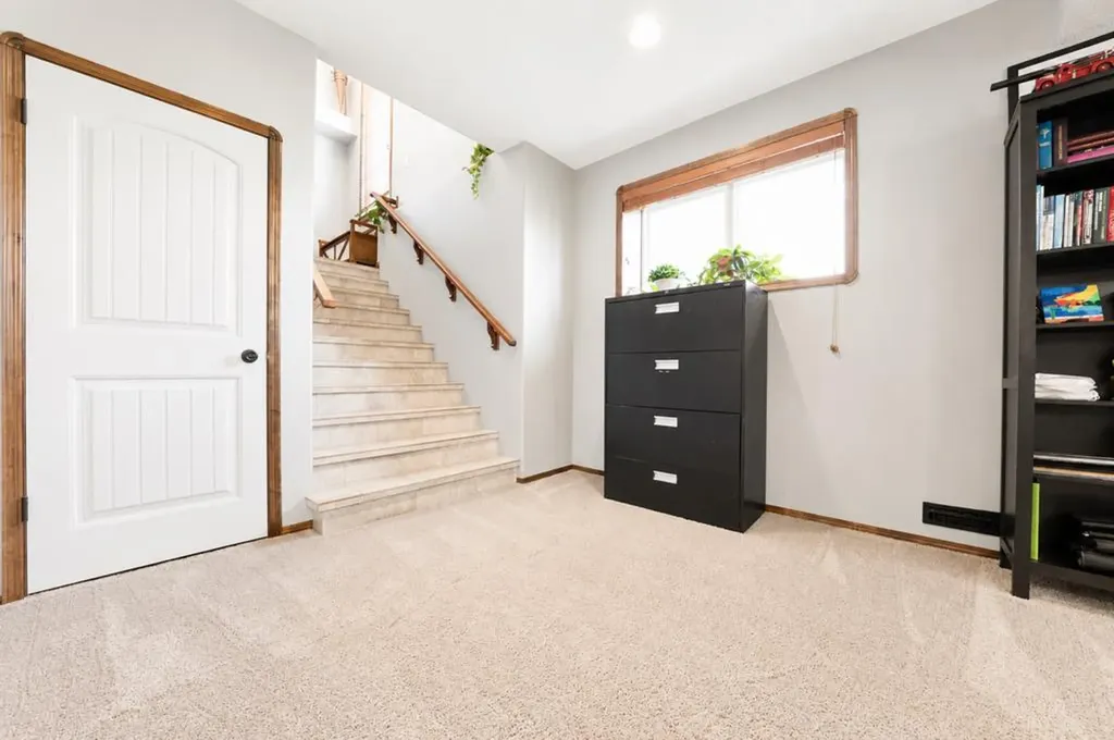 210 Vista Close SE Medicine Hat AB T1B 0C4