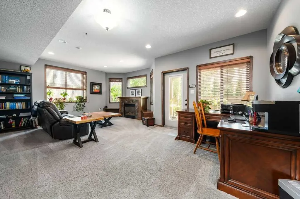 210 Vista Close SE Medicine Hat AB T1B 0C4