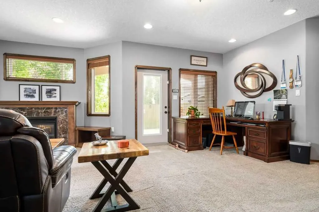 210 Vista Close SE Medicine Hat AB T1B 0C4