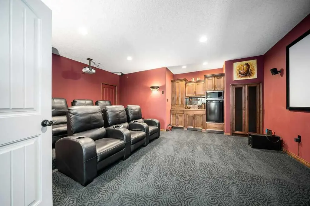 210 Vista Close SE Medicine Hat AB T1B 0C4