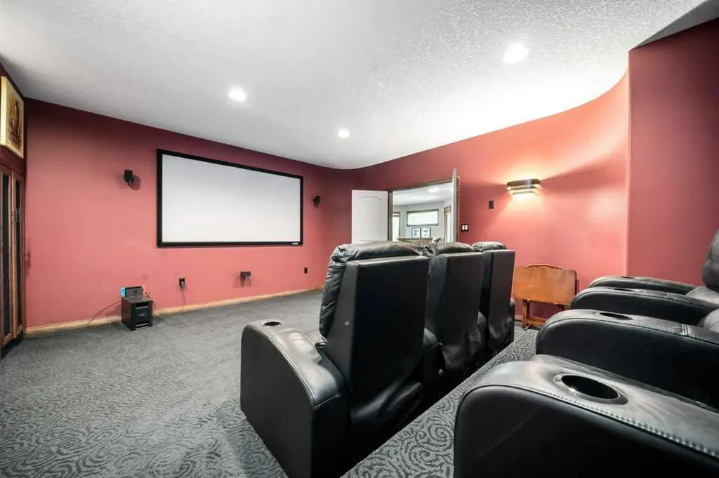 210 Vista Close SE Medicine Hat AB T1B 0C4