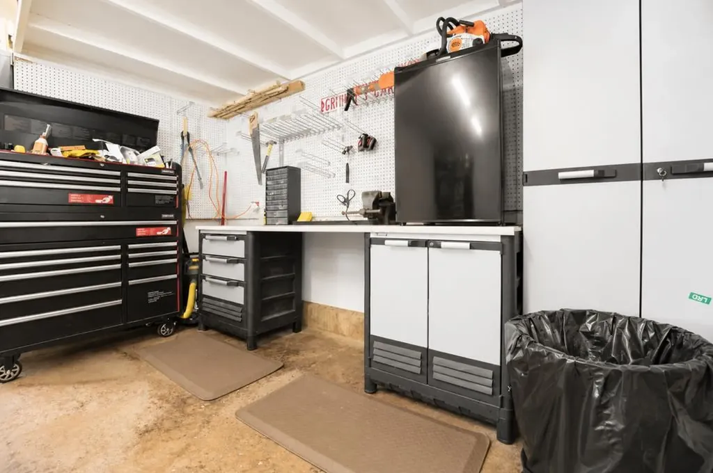 210 Vista Close SE Medicine Hat AB T1B 0C4