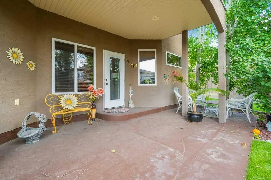 210 Vista Close SE Medicine Hat AB T1B 0C4
