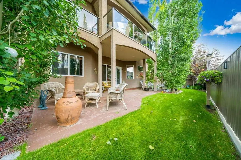 210 Vista Close SE Medicine Hat AB T1B 0C4