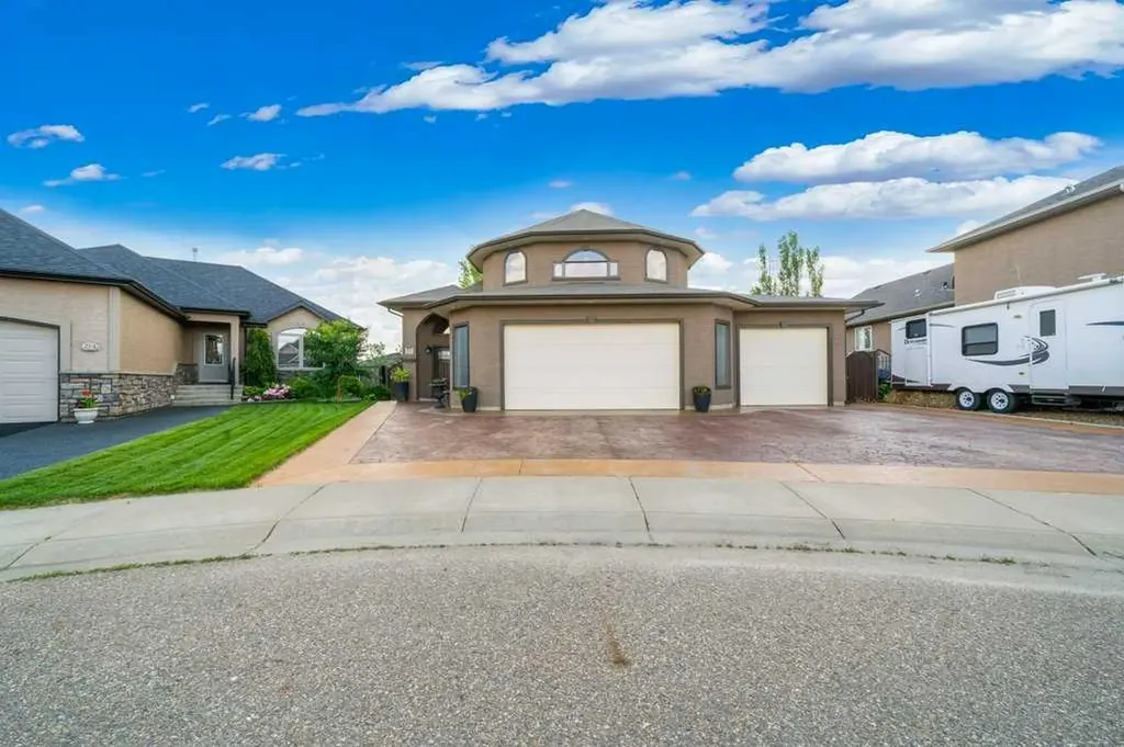 210 Vista Close SE Medicine Hat AB T1B 0C4