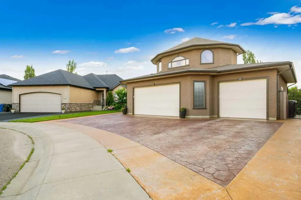 210 Vista Close SE Medicine Hat AB T1B 0C4