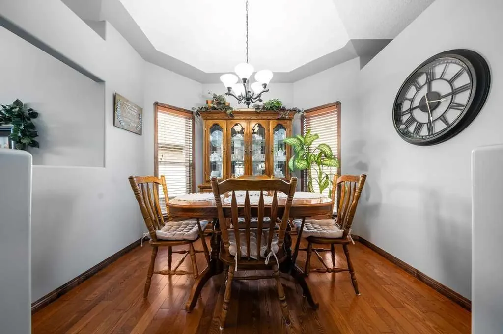 210 Vista Close SE Medicine Hat AB T1B 0C4