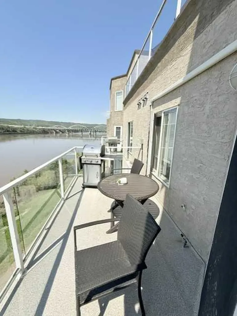 9810 94 Street Peace River AB T8S1J2