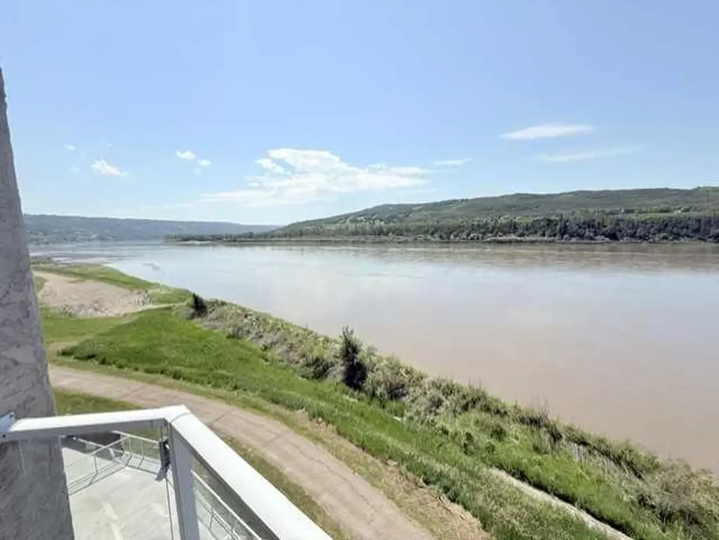 9810 94 Street Peace River AB T8S1J2