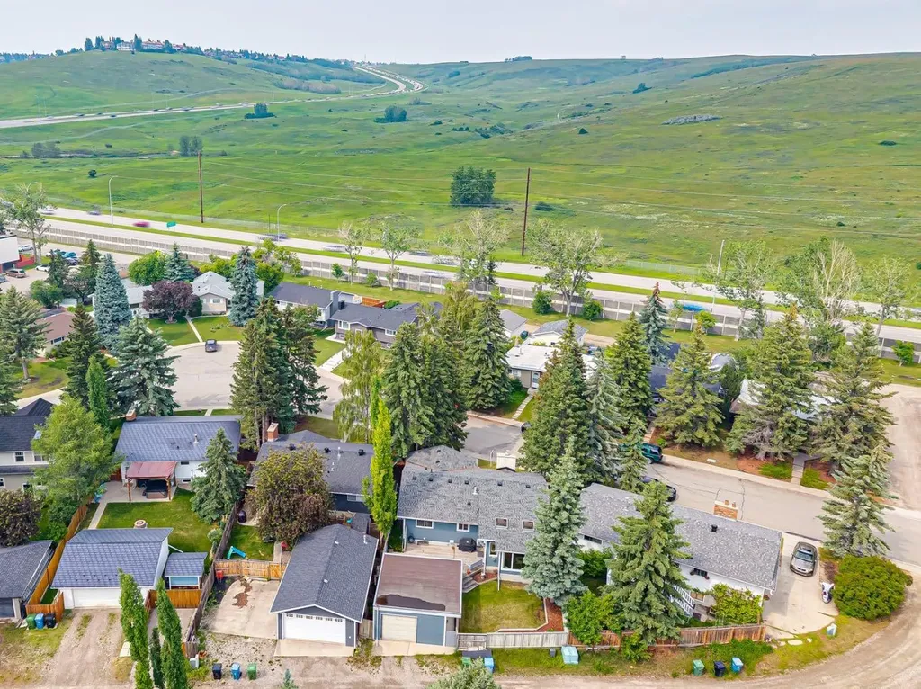 5689 Brenner Crescent NW Calgary AB T2L 1Z3