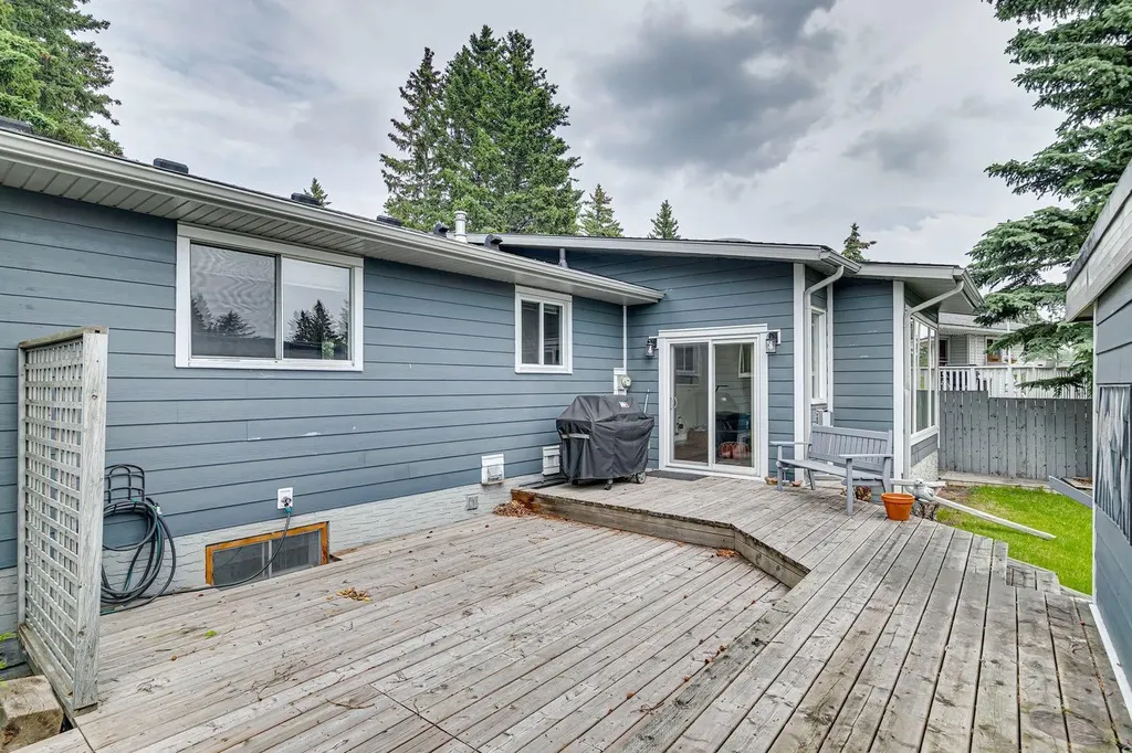 5689 Brenner Crescent NW Calgary AB T2L 1Z3
