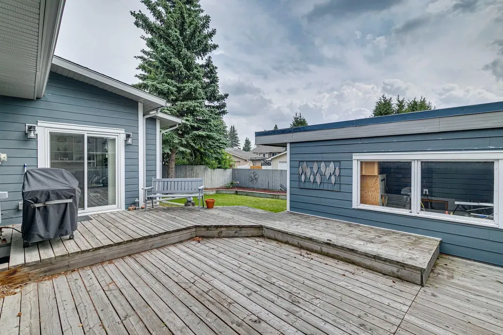 5689 Brenner Crescent NW Calgary AB T2L 1Z3