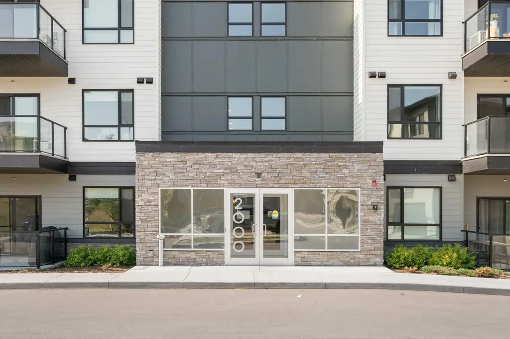 42 Cranbrook Gardens SE Calgary AB T3M 3P9