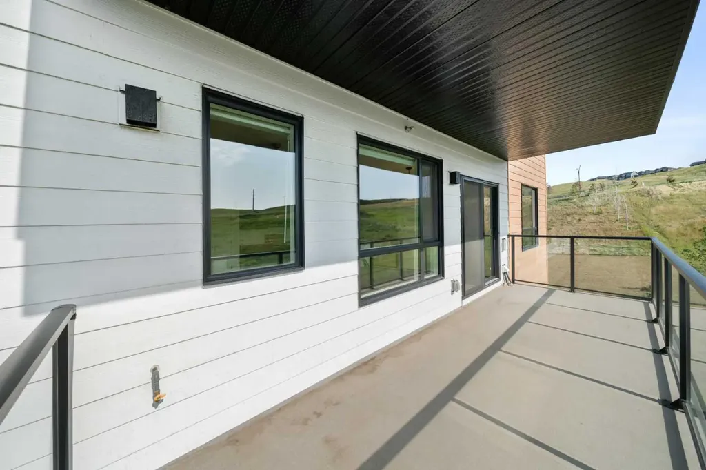 42 Cranbrook Gardens SE Calgary AB T3M 3P9