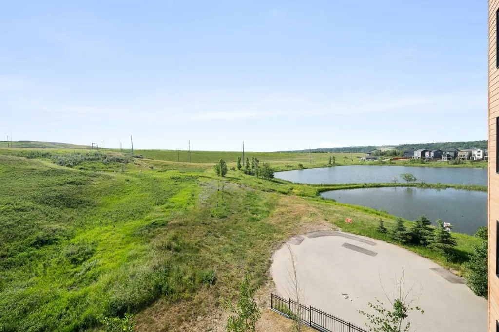 42 Cranbrook Gardens SE Calgary AB T3M 3P9