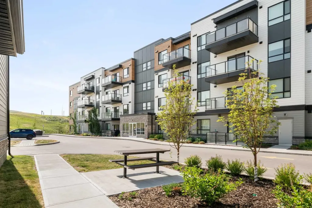 42 Cranbrook Gardens SE Calgary AB T3M 3P9