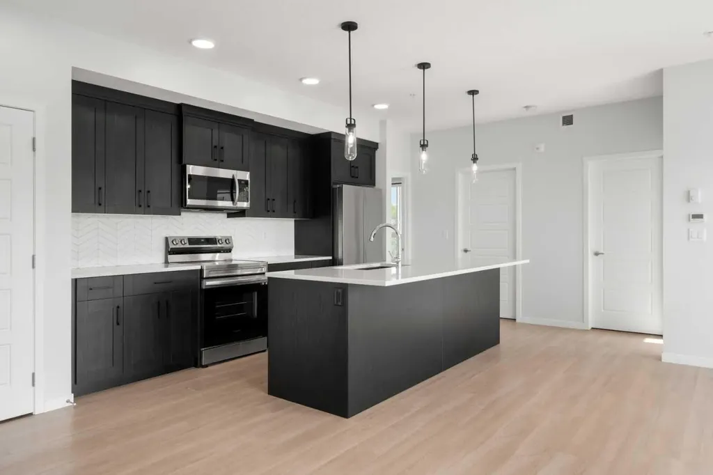 42 Cranbrook Gardens SE Calgary AB T3M 3P9