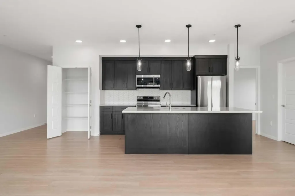 42 Cranbrook Gardens SE Calgary AB T3M 3P9