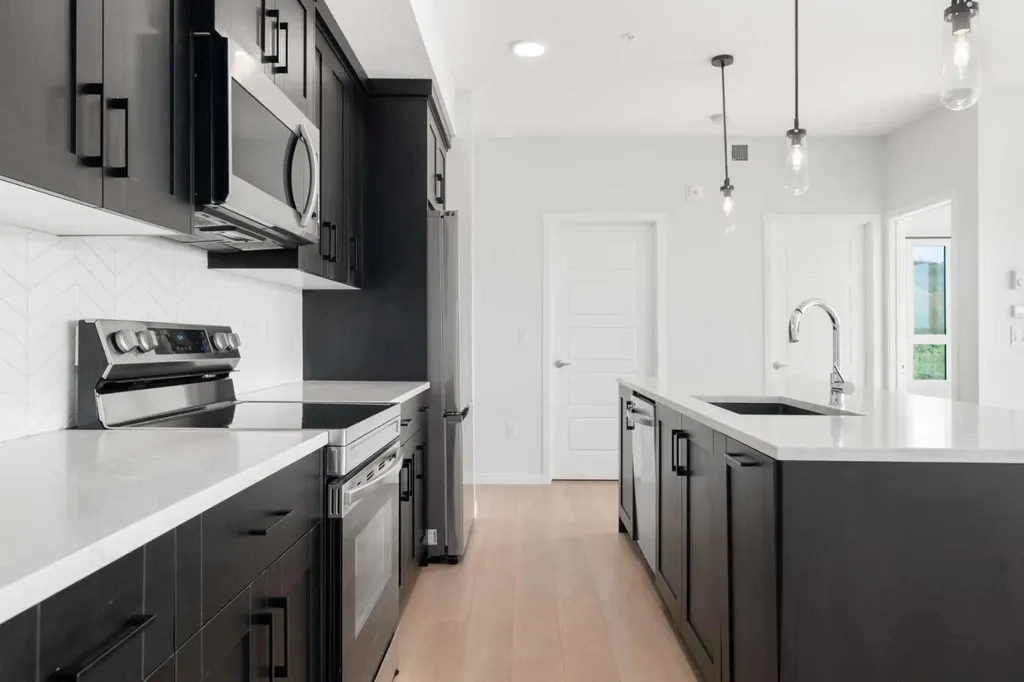 42 Cranbrook Gardens SE Calgary AB T3M 3P9