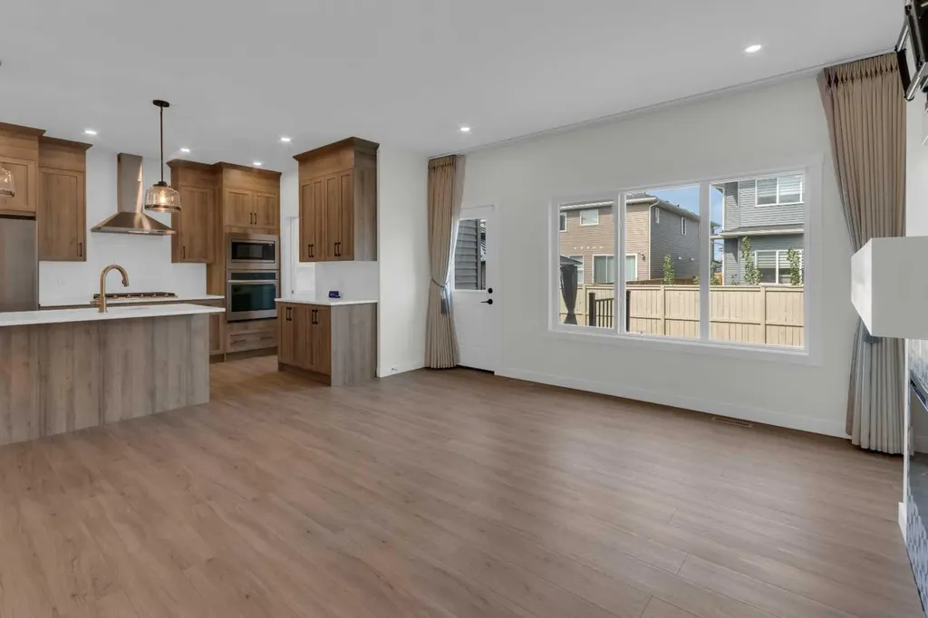 541 Baywater Manor SW Airdrie AB T4B 0A7