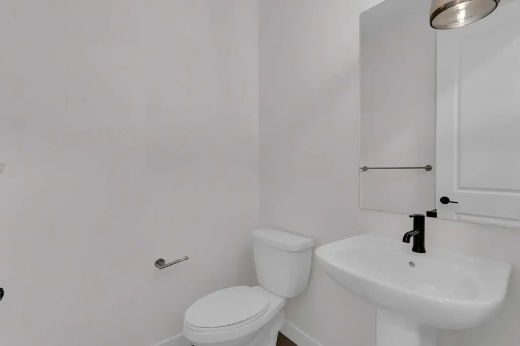 541 Baywater Manor SW Airdrie AB T4B 0A7