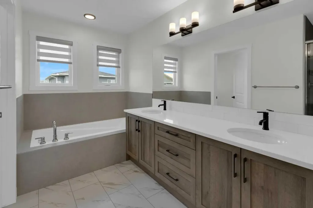 541 Baywater Manor SW Airdrie AB T4B 0A7