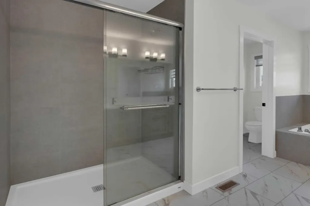 541 Baywater Manor SW Airdrie AB T4B 0A7