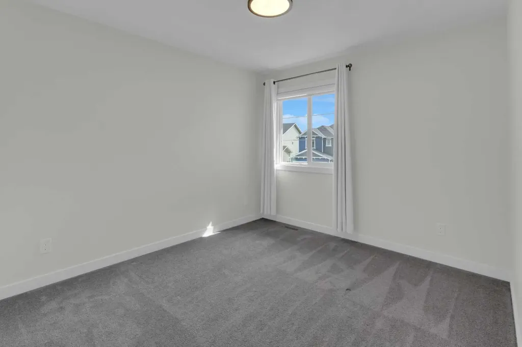 541 Baywater Manor SW Airdrie AB T4B 0A7