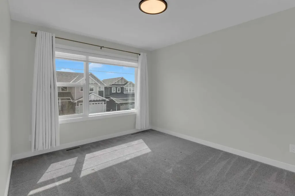 541 Baywater Manor SW Airdrie AB T4B 0A7