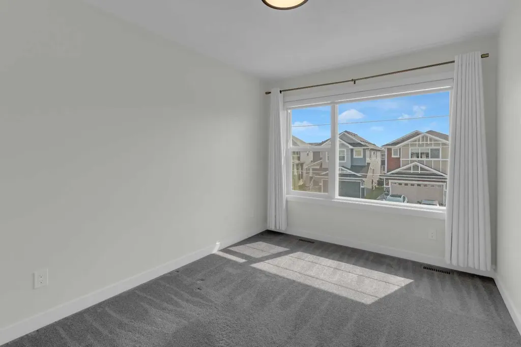 541 Baywater Manor SW Airdrie AB T4B 0A7