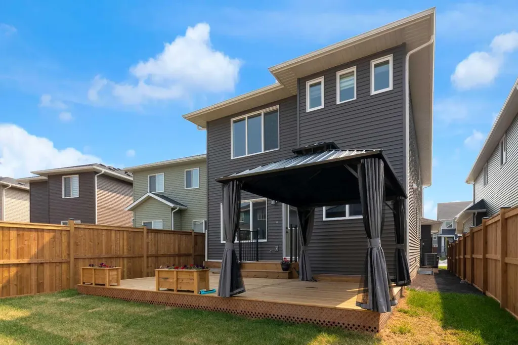 541 Baywater Manor SW Airdrie AB T4B 0A7