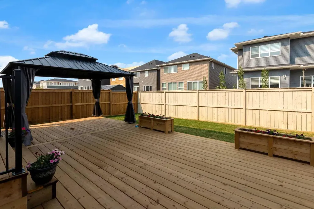 541 Baywater Manor SW Airdrie AB T4B 0A7
