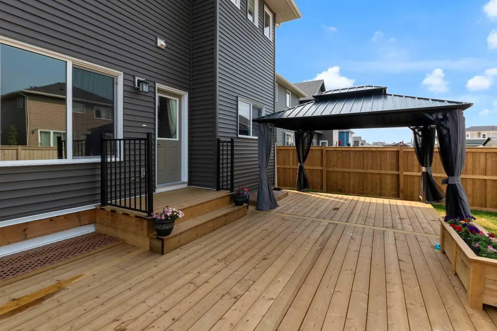 541 Baywater Manor SW Airdrie AB T4B 0A7