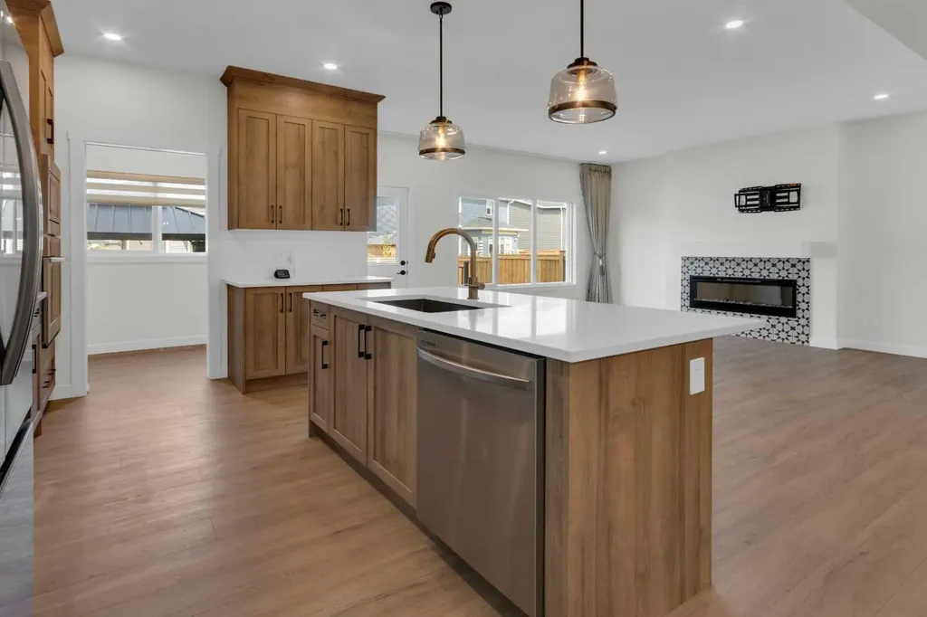 541 Baywater Manor SW Airdrie AB T4B 0A7