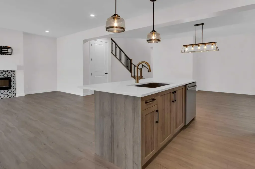 541 Baywater Manor SW Airdrie AB T4B 0A7