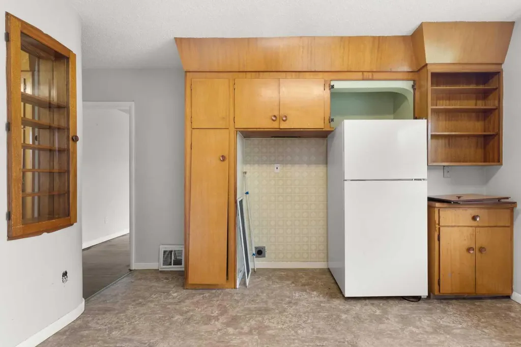 21 5 Street SW Medicine Hat AB T1A 4G3
