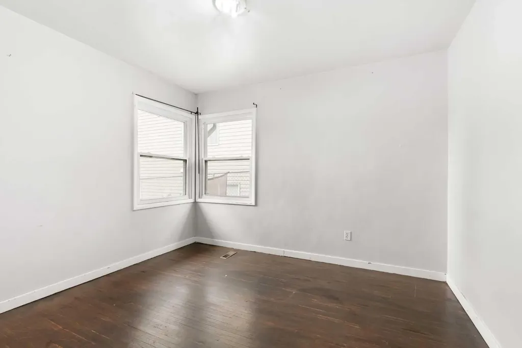 21 5 Street SW Medicine Hat AB T1A 4G3