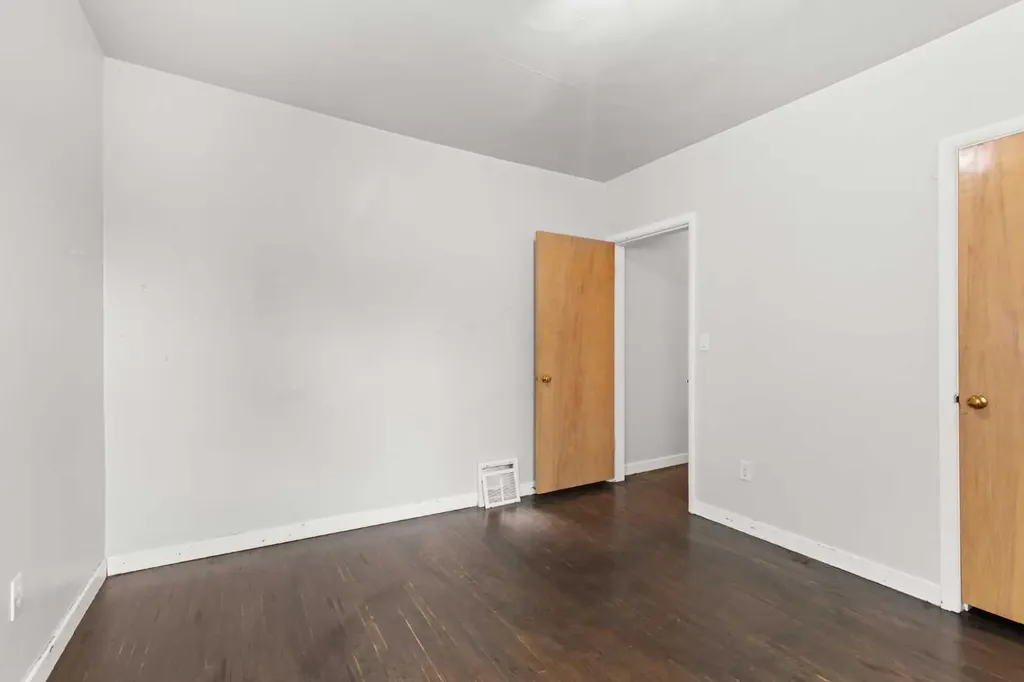 21 5 Street SW Medicine Hat AB T1A 4G3