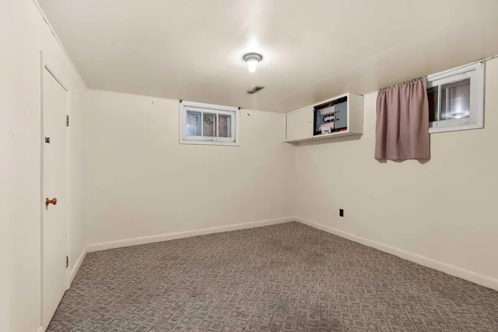 21 5 Street SW Medicine Hat AB T1A 4G3