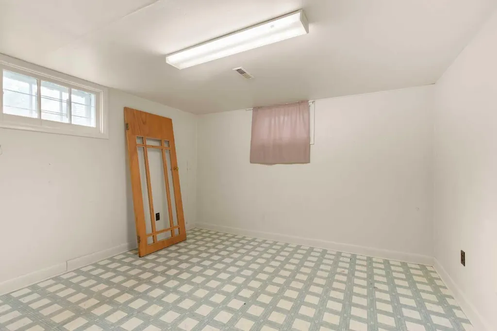 21 5 Street SW Medicine Hat AB T1A 4G3