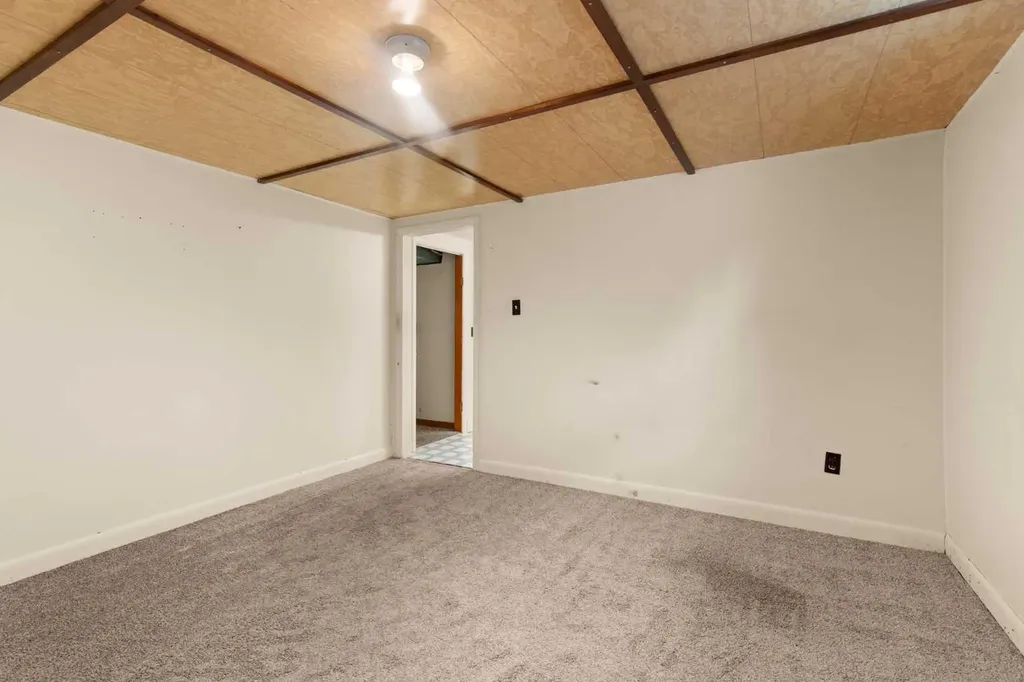 21 5 Street SW Medicine Hat AB T1A 4G3