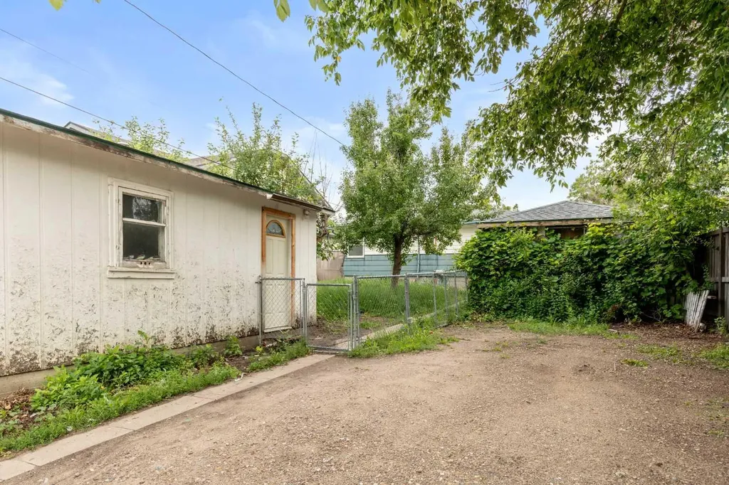 21 5 Street SW Medicine Hat AB T1A 4G3