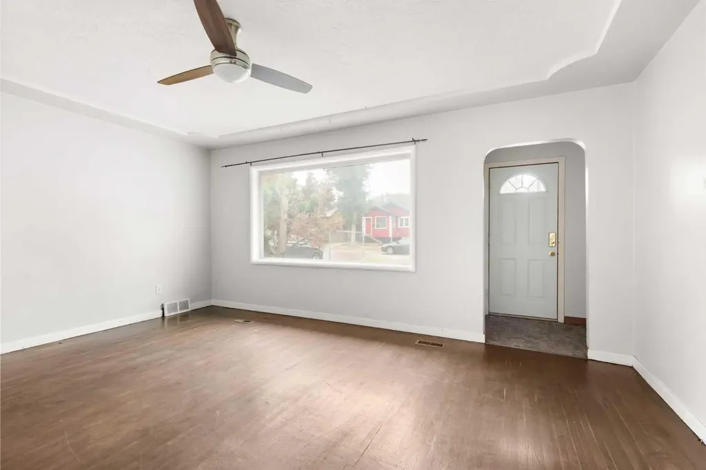 21 5 Street SW Medicine Hat AB T1A 4G3