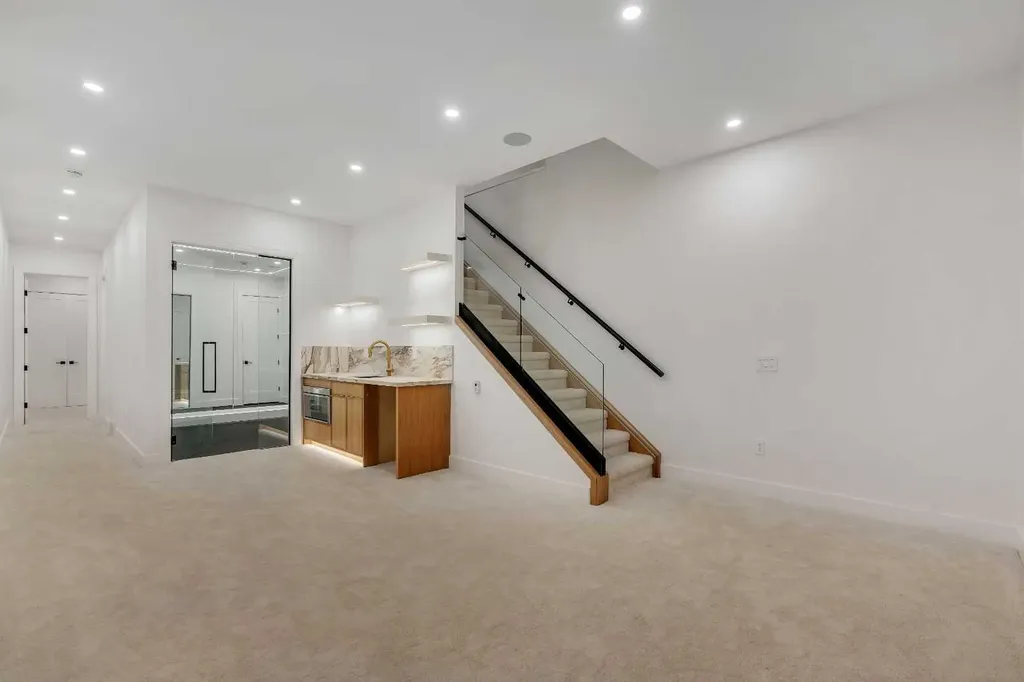 2008 8 Avenue SE Calgary AB T2G 0N8
